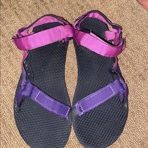Women’s Teva purple pink ombre sandals